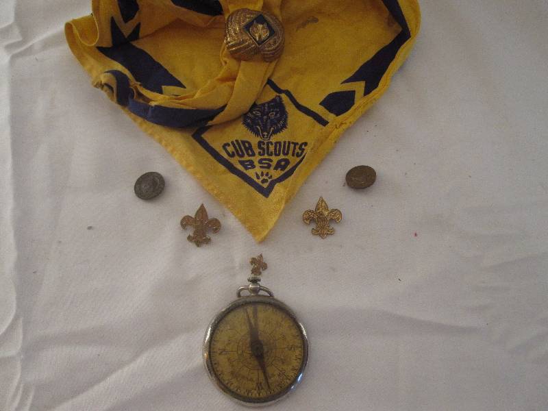 lot 84 image: Vintage Boy Scout and Cub Scout lot