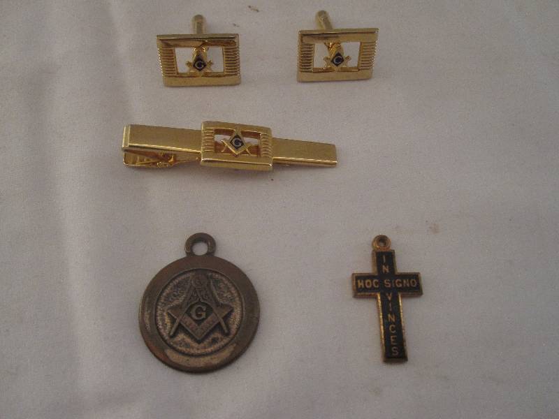 lot 85 image: Rare vintage Masonic lot