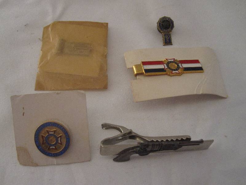 lot 86 image: Vintage VFW and American Legion lot