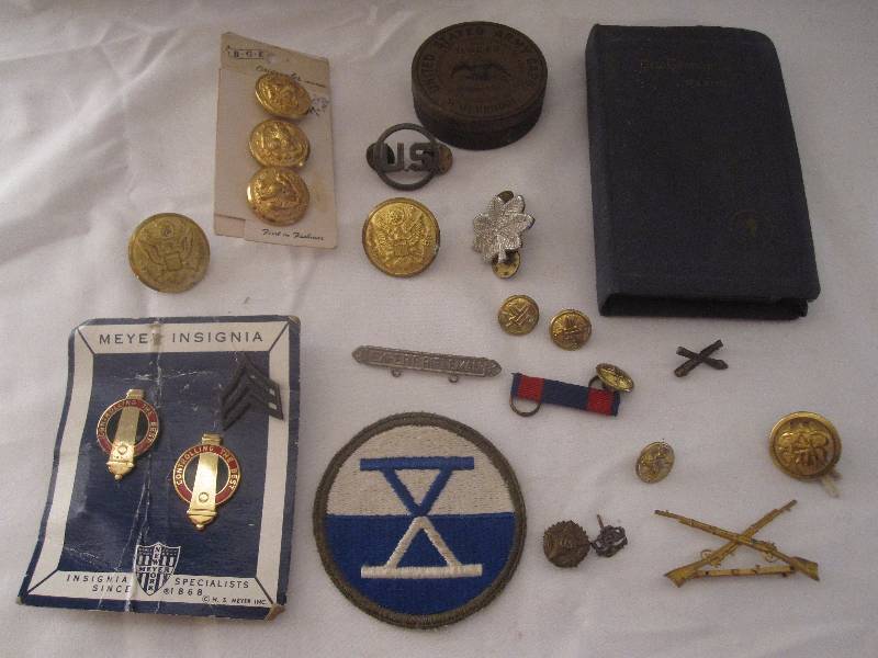 lot 87 image: Large vintage US army lot