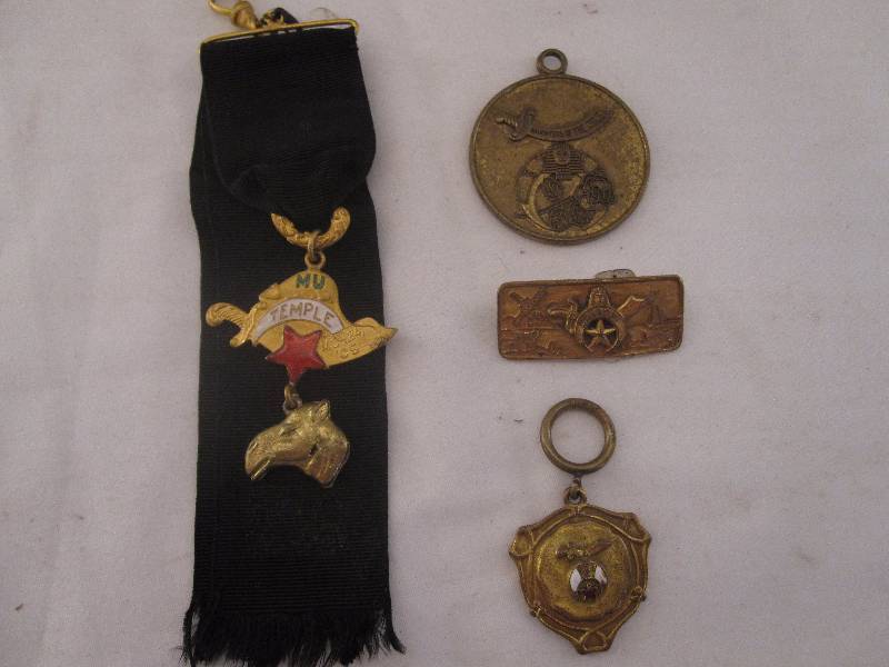 lot 91 image: Rare vintage fraternal order pin and medals