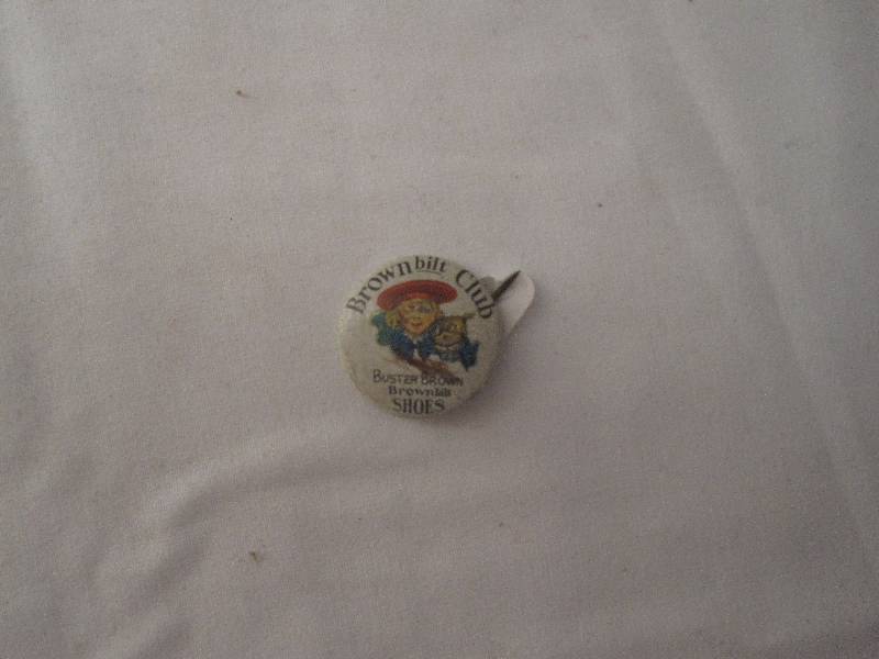 lot 103 image: Vintage Buster Brown advertising pin
