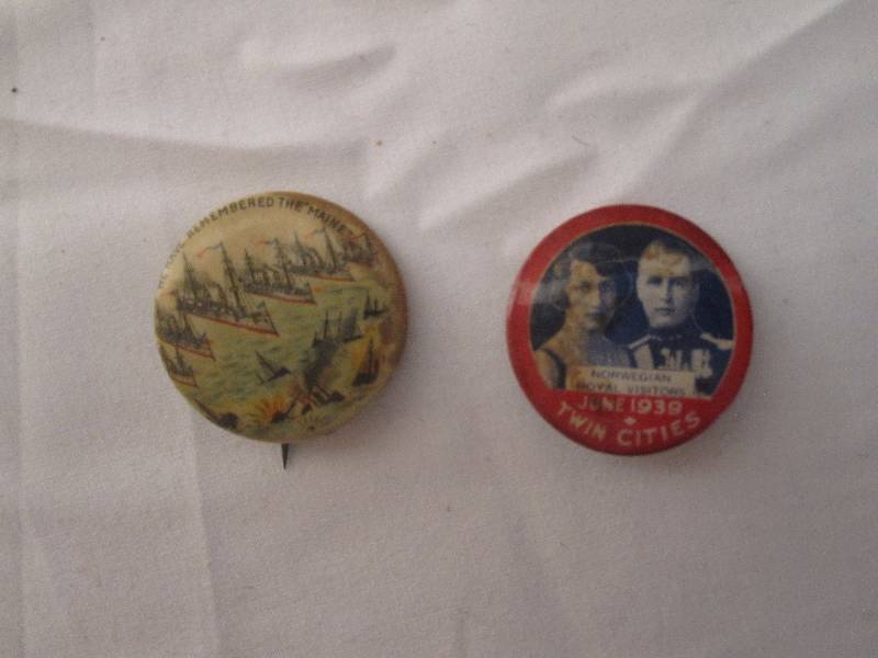 lot 105 image: lot of 2 Vintage pins