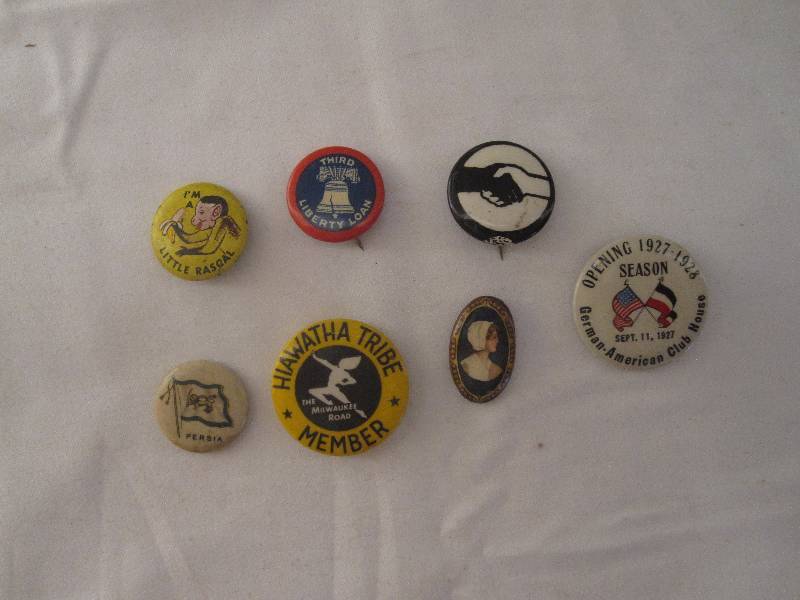 lot 107 image: lot of 6 vintage pins