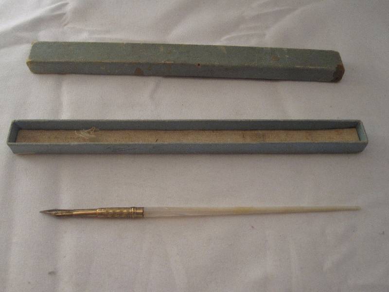 lot 121 image: Vintage pen with mother of pearl handle