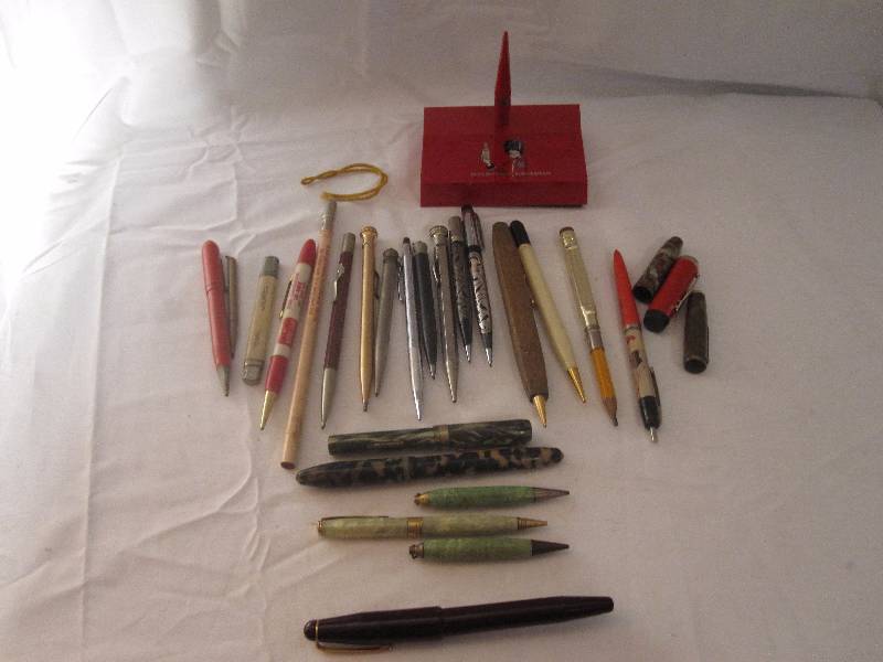 lot 123 image: Large lot of vintage pens and pencils