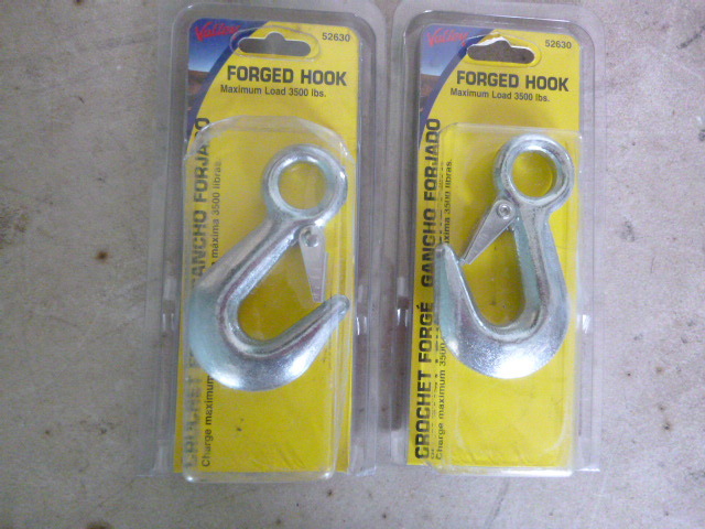 2 Valley Chain Hooks