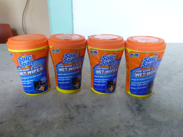 4 Containers of Spic & Span Wet Wipes