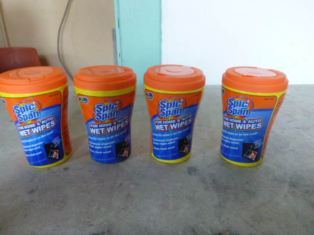4 Containers of Spic & Span Wet Wipes