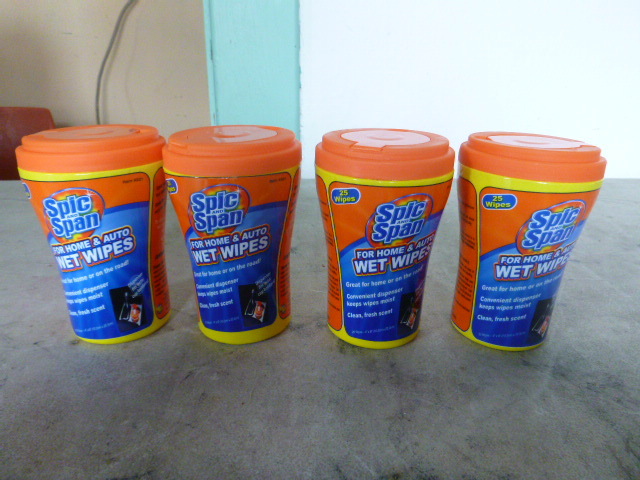 4 Containers of Spic & Span Wet Wipes