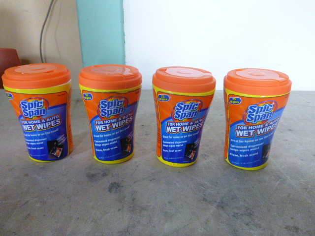 4 Containers of Spic & Span Wet Wipes