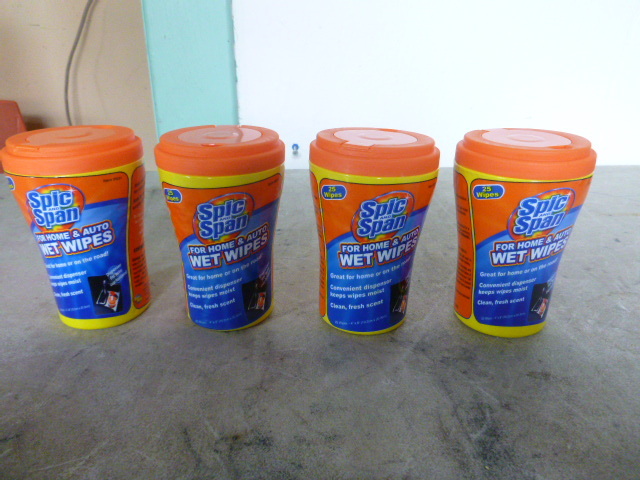 4 Containers of Spic & Span Wet Wipes