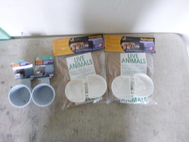 Miscellaneous Pet Cage and Kennel Feeders