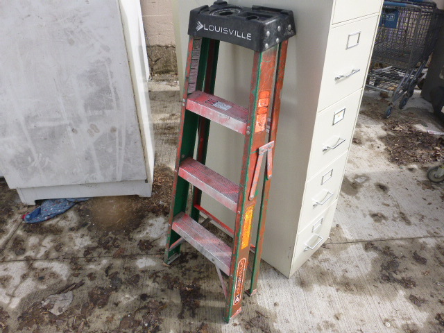Louisville Fiberglass Step Ladder