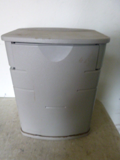 Rubbermaid Pet Food Container