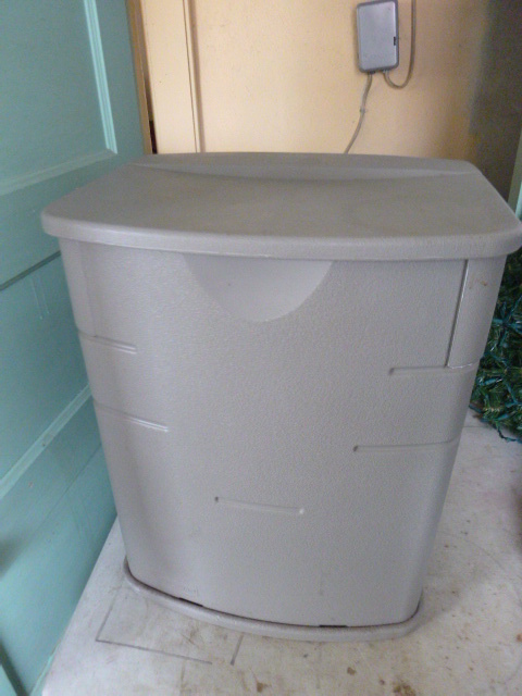 Rubbermaid Pet Food Container