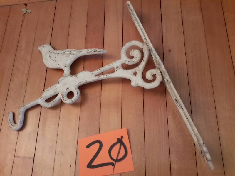 Bird Theme Metal plant hanger.. Vintage