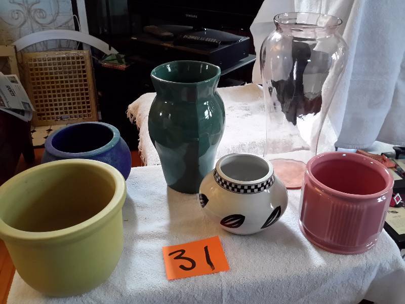 6 vases and urns