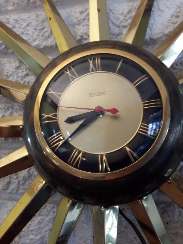 Beautiful Mid Century Modern Sun Ray Electric Clock   UNITED..