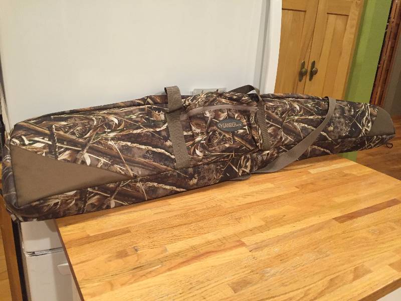lot 33 image: Gander Mountain Double Shotgun Case