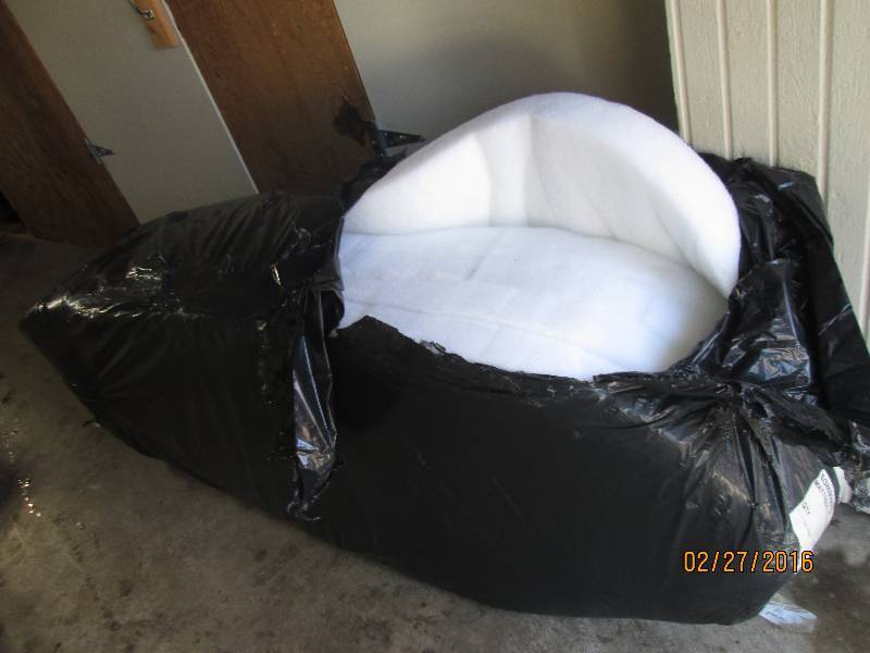 Padding  Batting measuring 6 feet x 26 and 4 thick, oval shaped.  Great for crafts or sewing.  Lot of 5 pieces