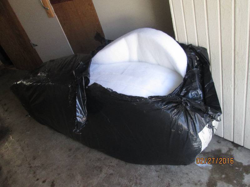 Padding  Batting measuring 6 feet x 26 and 4 thick, oval shaped.  Great for crafts or sewing.  Lot of 5 pieces