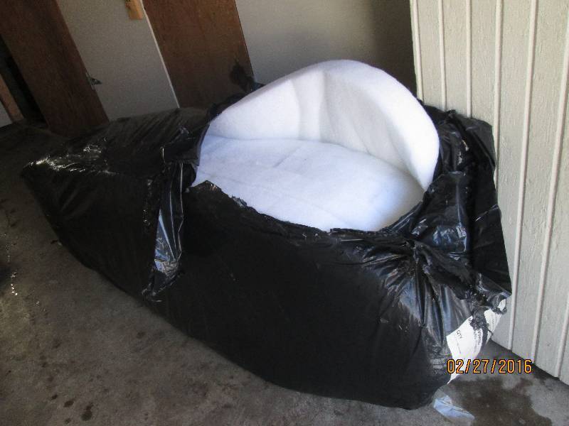 Padding  Batting measuring 6 feet x 26 and 4 thick, oval shaped.  Great for crafts or sewing.  Lot of 5 pieces