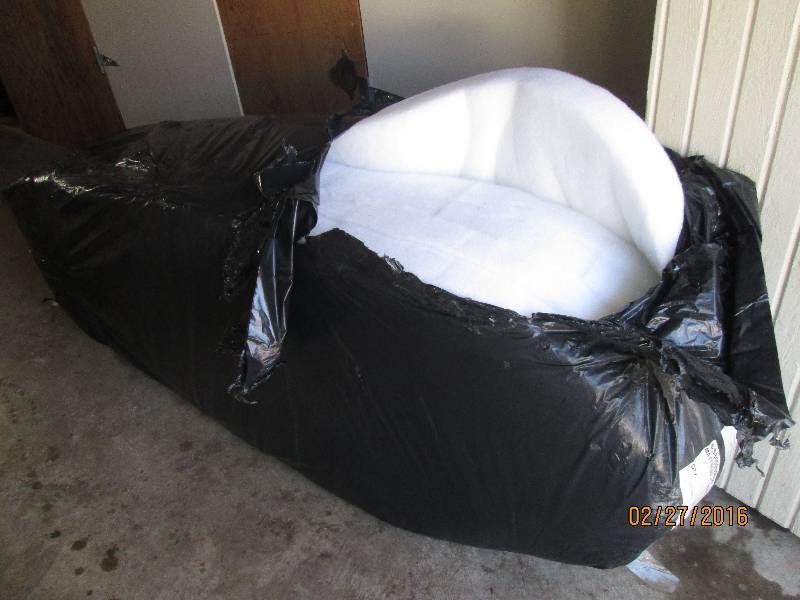 Padding  Batting measuring 6 feet x 26 and 4 thick, oval shaped.  Great for crafts or sewing.  Lot of 5 pieces