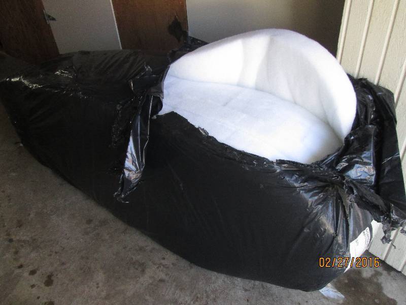 Padding  Batting measuring 6 feet x 26 and 4 thick, oval shaped.  Great for crafts or sewing.  Lot of 5 pieces