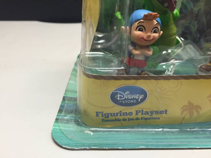lot 9 image: DISNEY FIGURINE PLAYSET