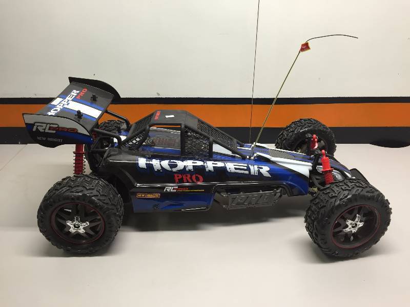 lot 31 image: HOPPER RC CAR