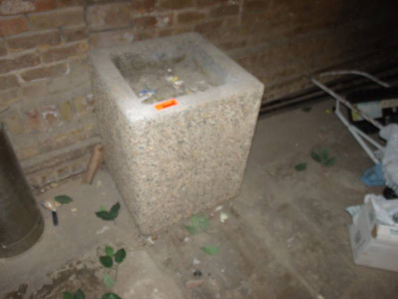 Cement ash tray or planter