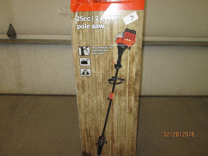 lot 7 image: Remington Adjustable Pole Saw