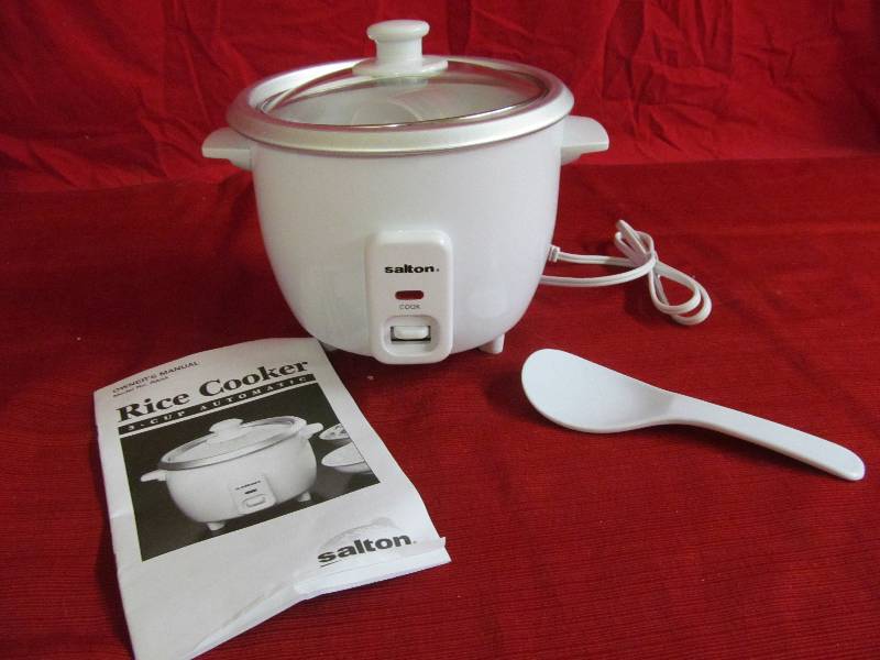 lot 3 image: Salton rice cooker