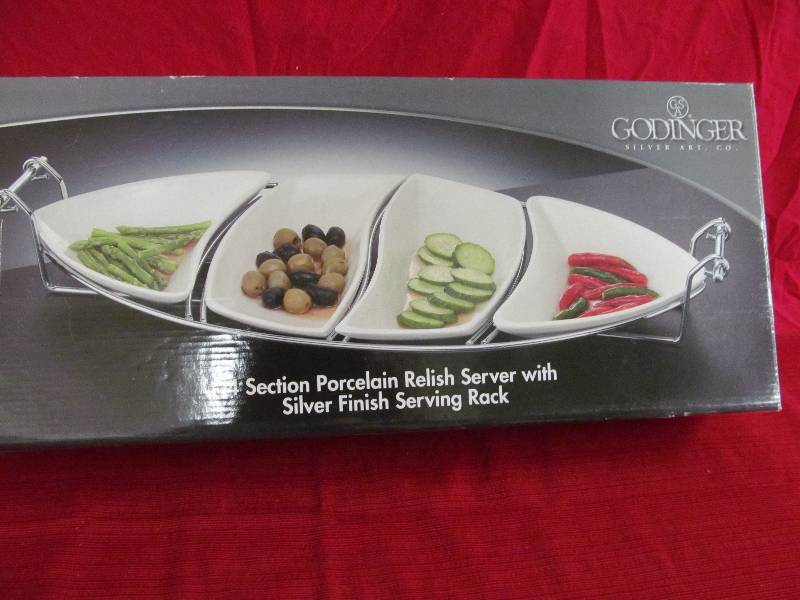 lot 15 image: relish server