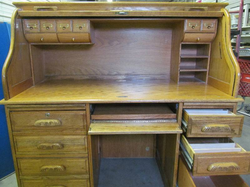 lot 24 image: roll top desk