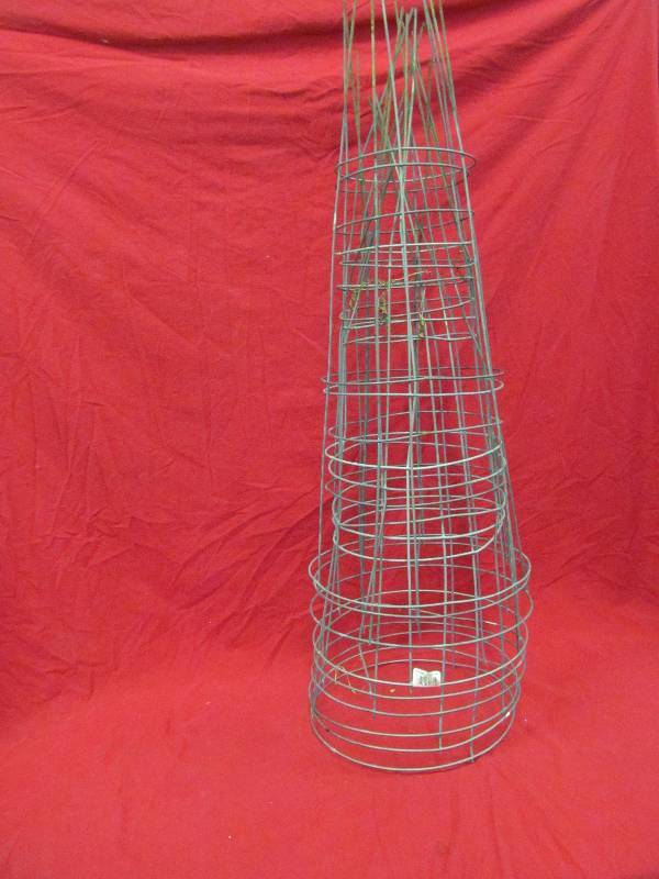 lot 44 image: tomato cages