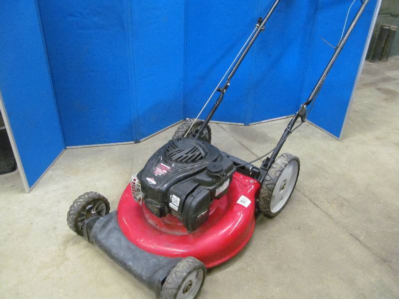 lot 45 image: Yard Machine push mower