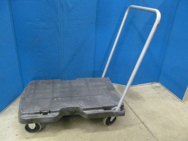 lot 48 image: Rubbermaid platform dolly