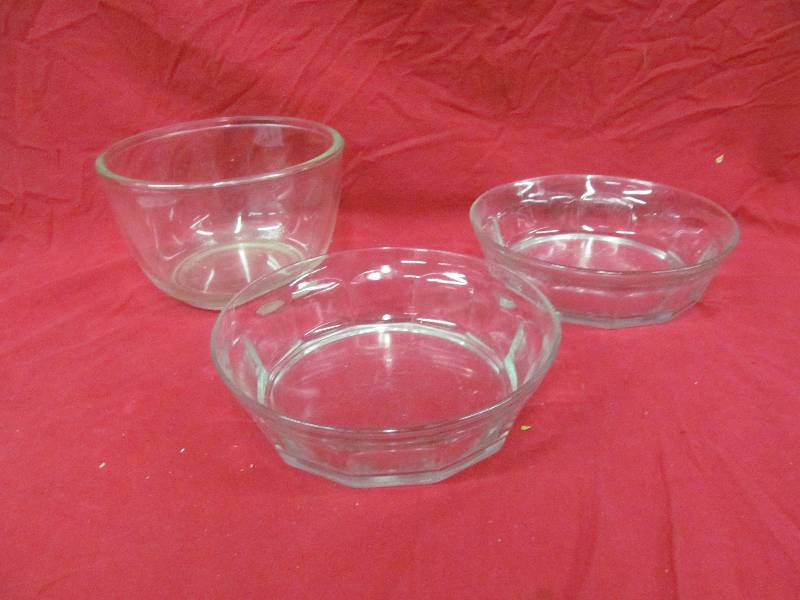 lot 70 image: bowls