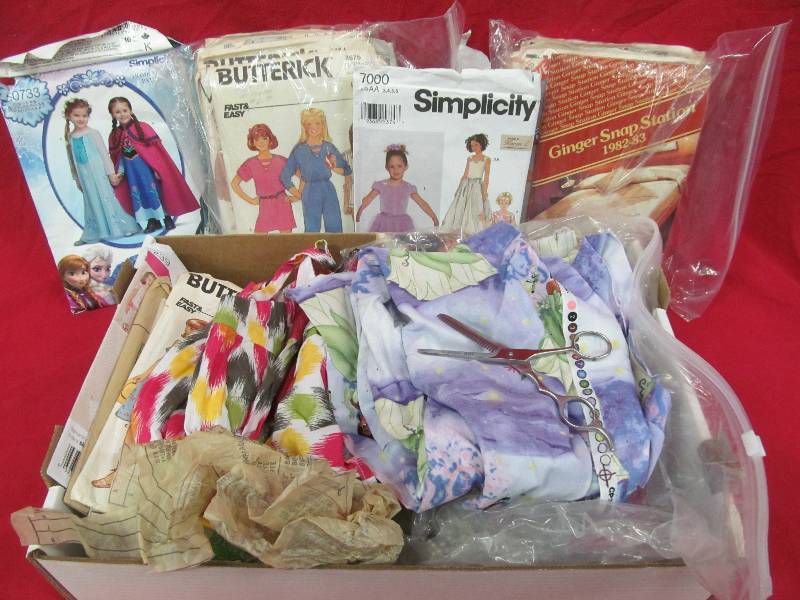 lot 72 image: sewing items