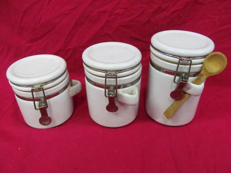 lot 77 image: dishes