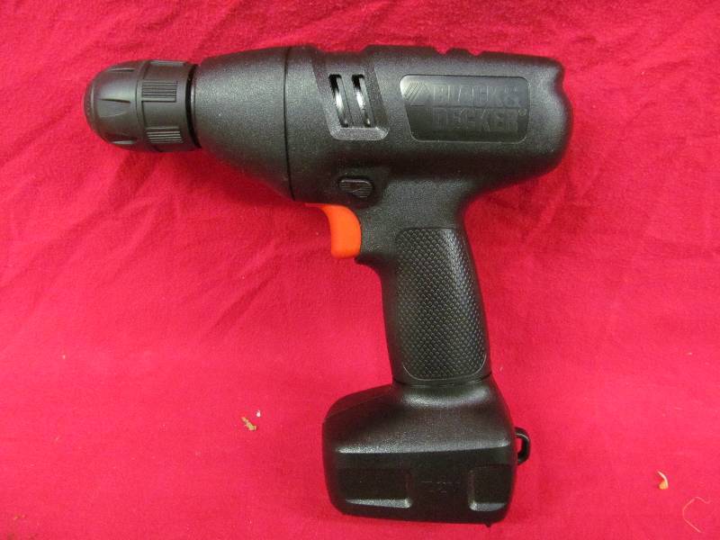 lot 96 image: Black N Decker drill