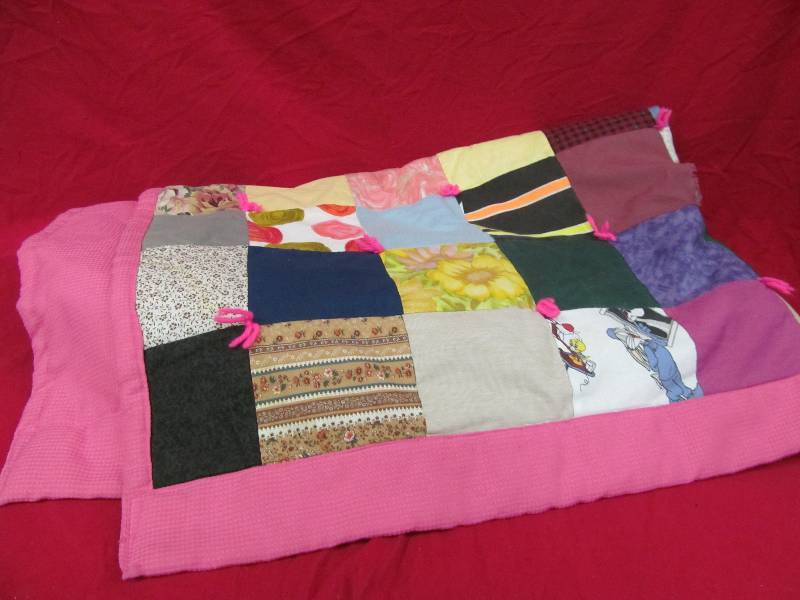 lot 119 image: Quilt