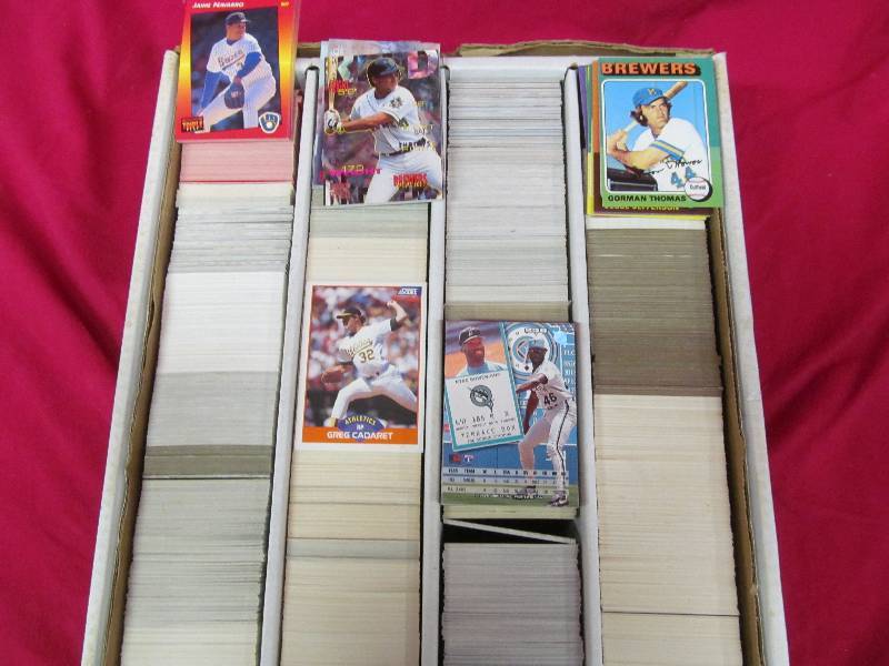 lot 121 image: baseball cards