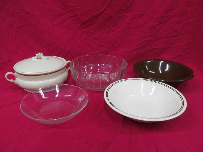 lot 132 image: bowls