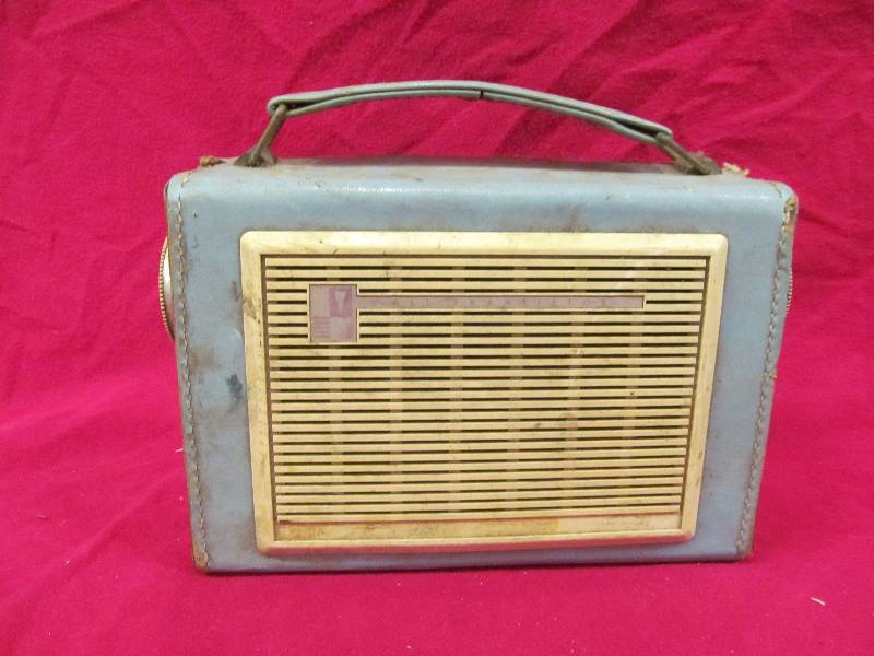 lot 142 image: Radio