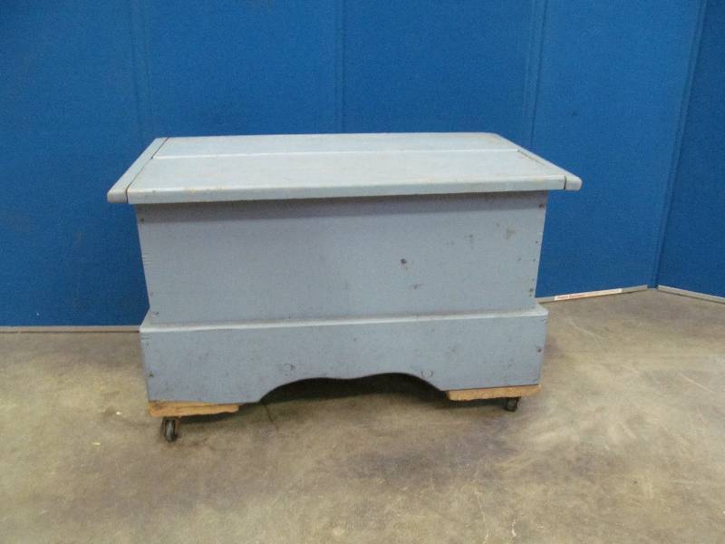 lot 159 image: Toy Box