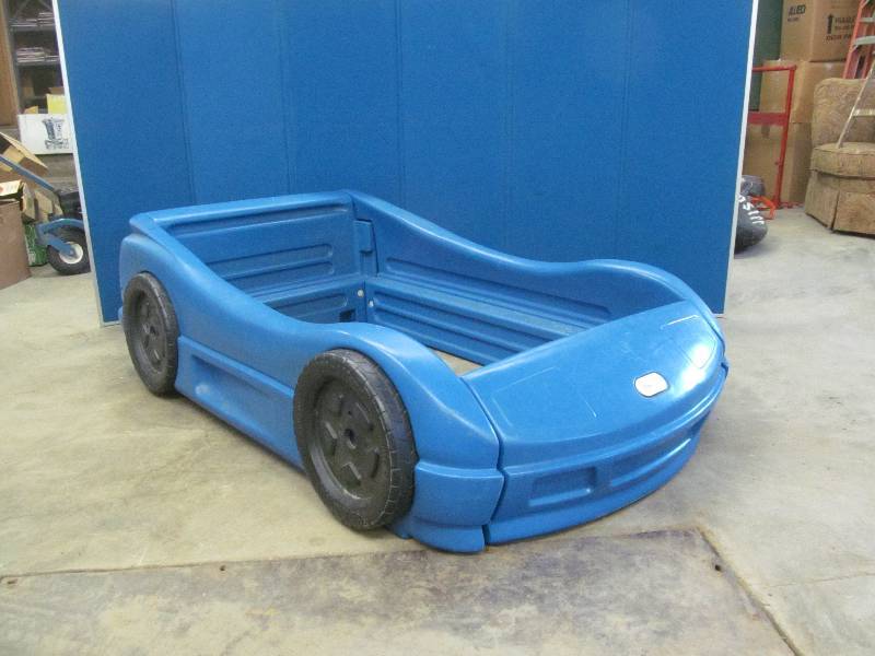 lot 162 image: Little Tikes Bed