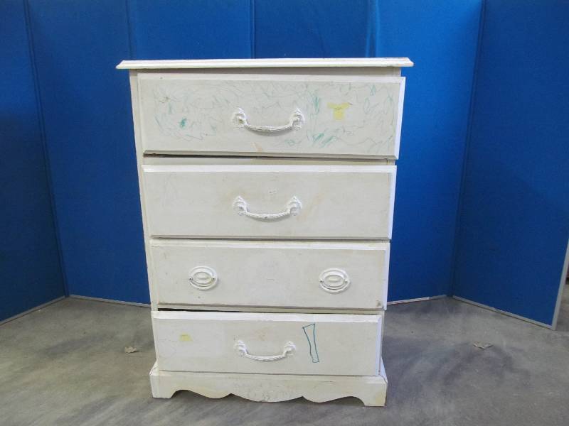 lot 186 image: dresser